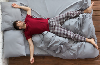 Čo ovplyvňuje zdravý spánok? Záleží na tom, v akej polohe spíme?