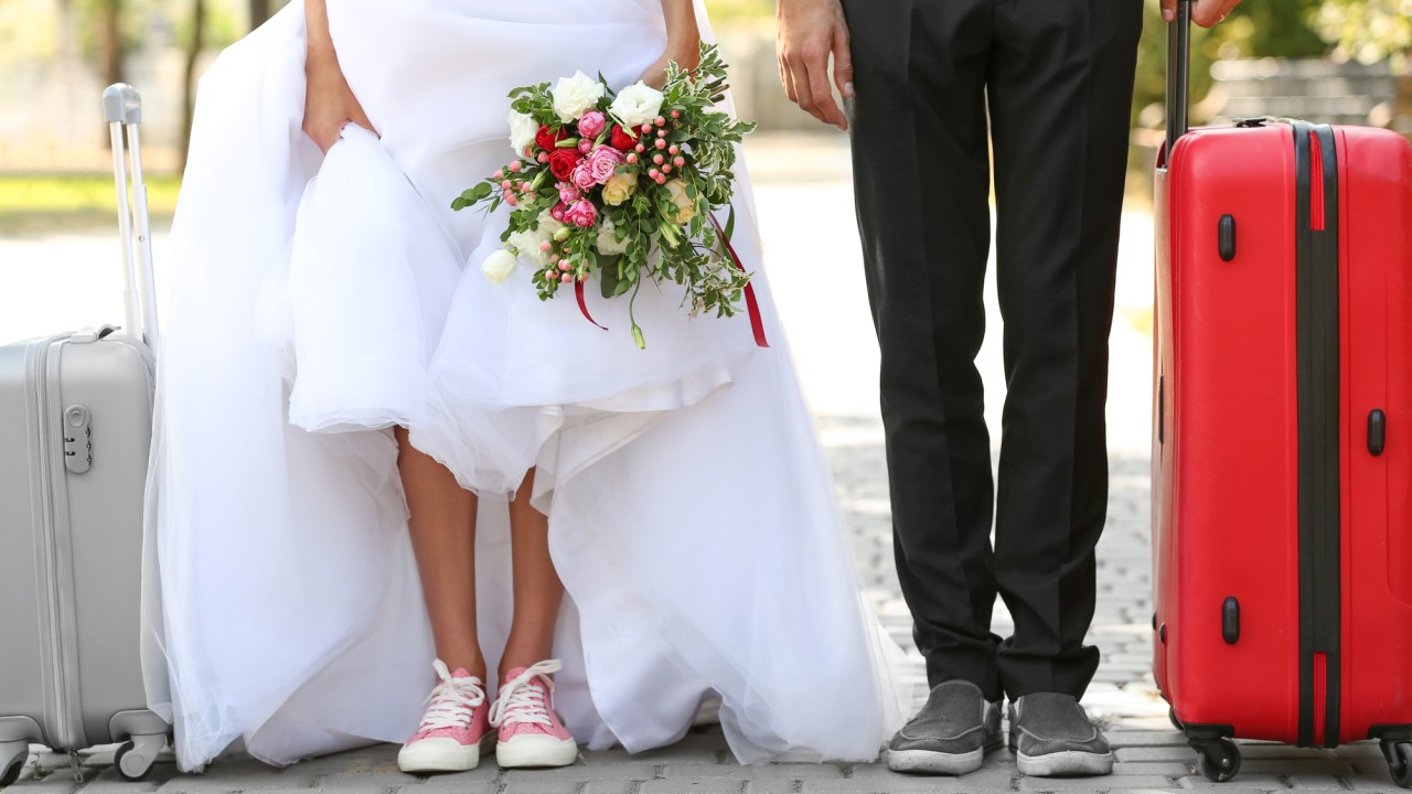 Prečo si naplánovať svadobnú cestu na neskôr? TOTO sú dôvody, prečo neisť hneď!