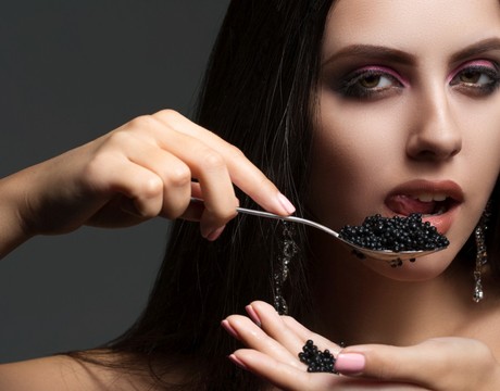 Kaviár a perly v kozmetike: Vylepšite svoj vzhľad luxusnými zložkami, ktoré používali aj cisárovné