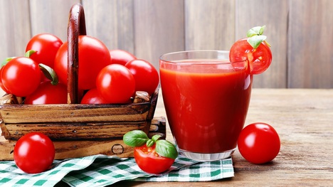 Prečo piť paradajkovú šťavu každý deň? Pomôže vám s týmito neduhmi!