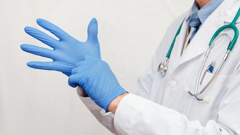 Syndróm bieleho plášťa – ako sa môže prejaviť chorobný strach z lekárov?