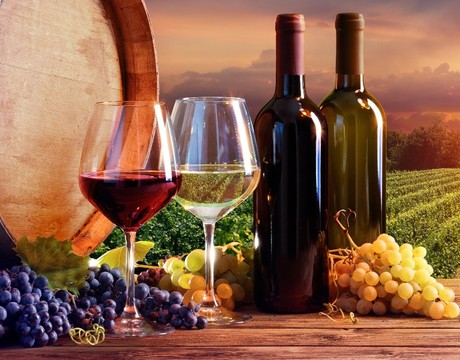 Červené víno vs. biele víno – ktoré možno označiť za zdravšie? Ktoré má menej kalórií?