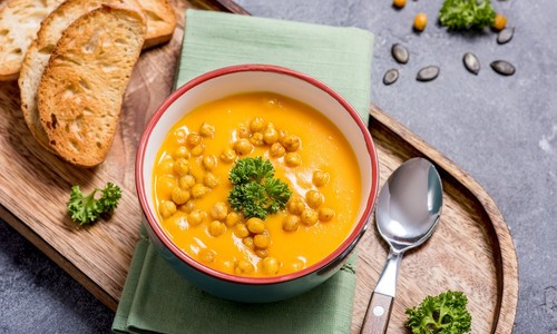 Ľahký recept na cícerovú polievku: Zahreje, zasýti a chutí skvelo!