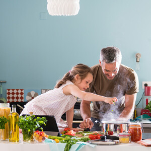 Varenie s deťmi: Ako zapojiť rodinu do procesu varenia a zábavy v kuchyni
