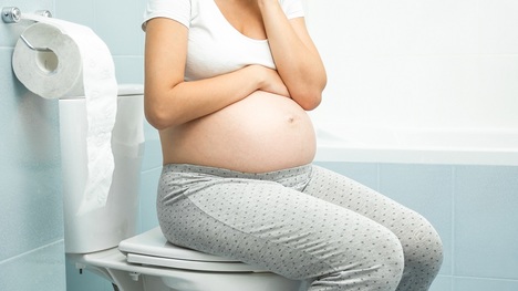 Hnačka v tehotenstve – kedy vyhľadať lekársku pomoc? Spoznajte najčastejšie príčiny!